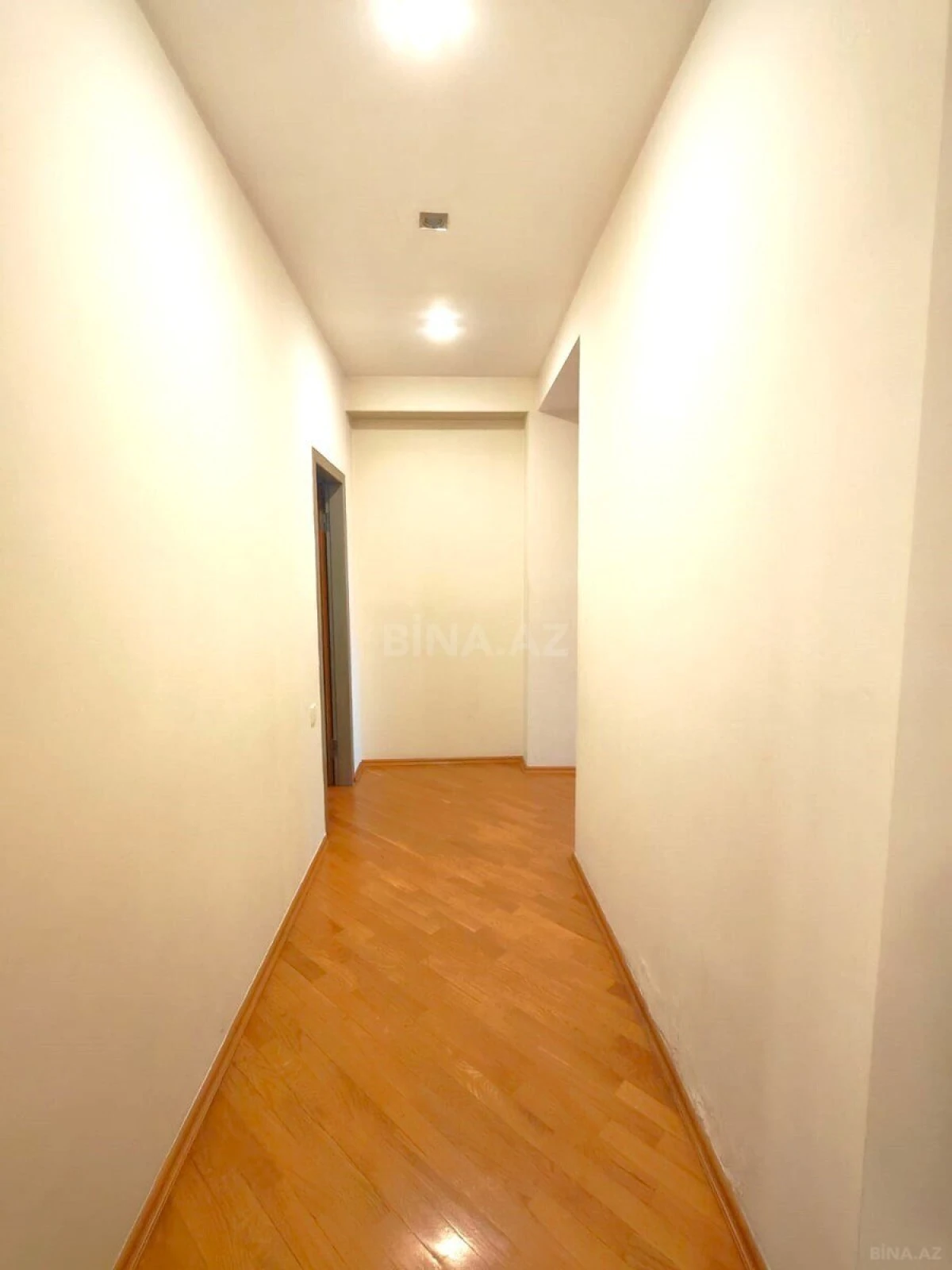 Satılır 4 otaqlı mənzil 223 m²