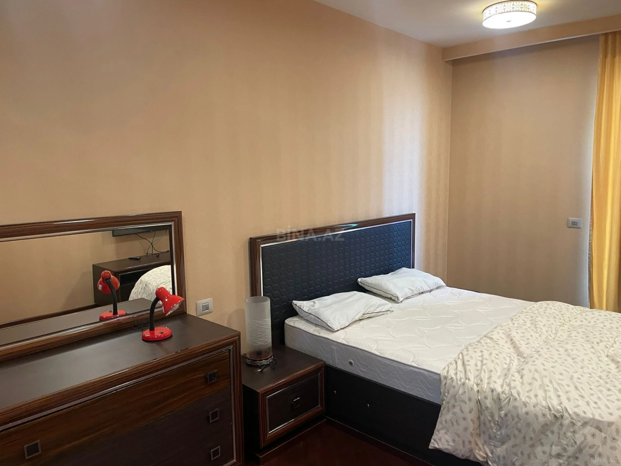 Kirayə verilir 2 otaqlı mənzil 84 m²