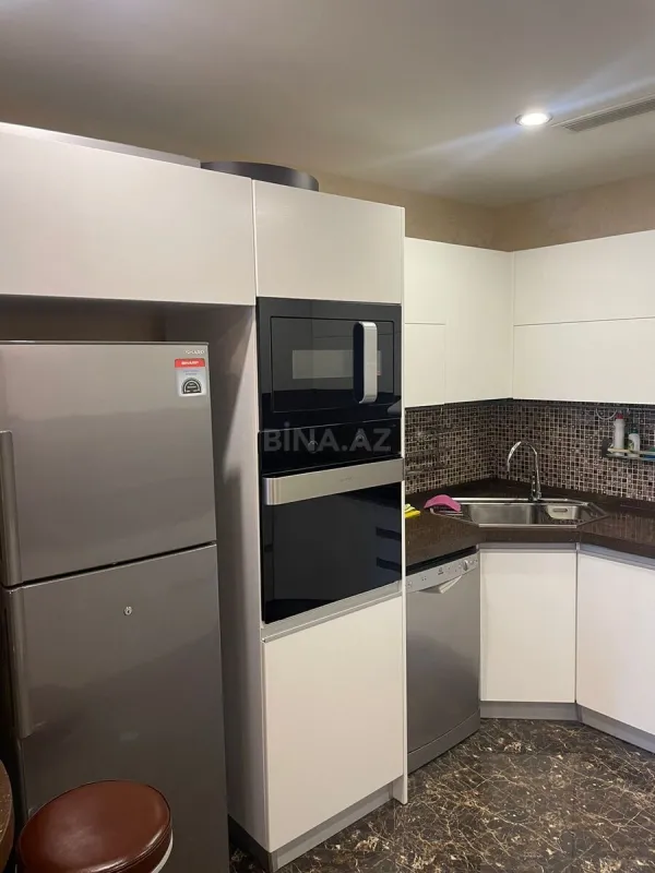 Kirayə verilir 2 otaqlı mənzil 84 m²