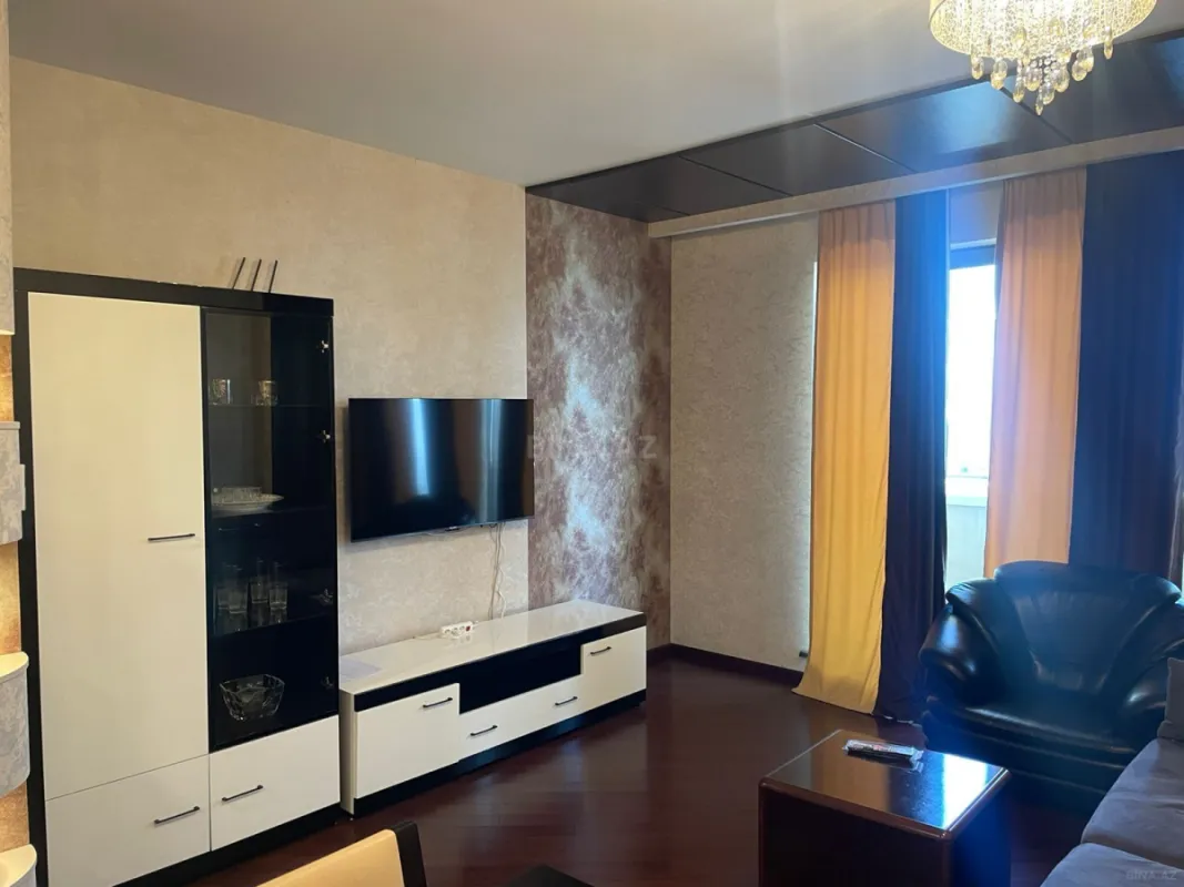 Kirayə verilir 2 otaqlı mənzil 84 m²