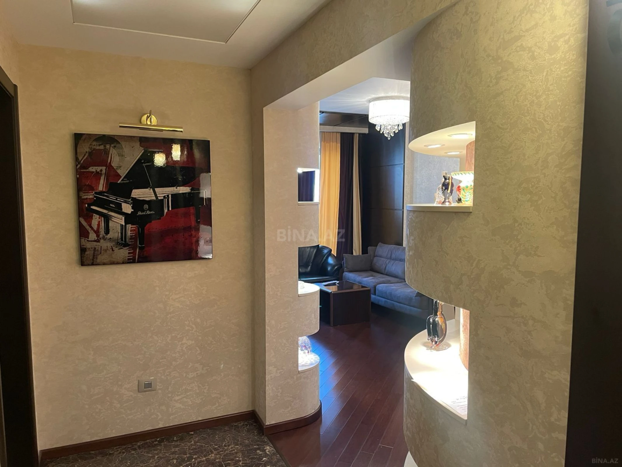 Kirayə verilir 2 otaqlı mənzil 84 m²