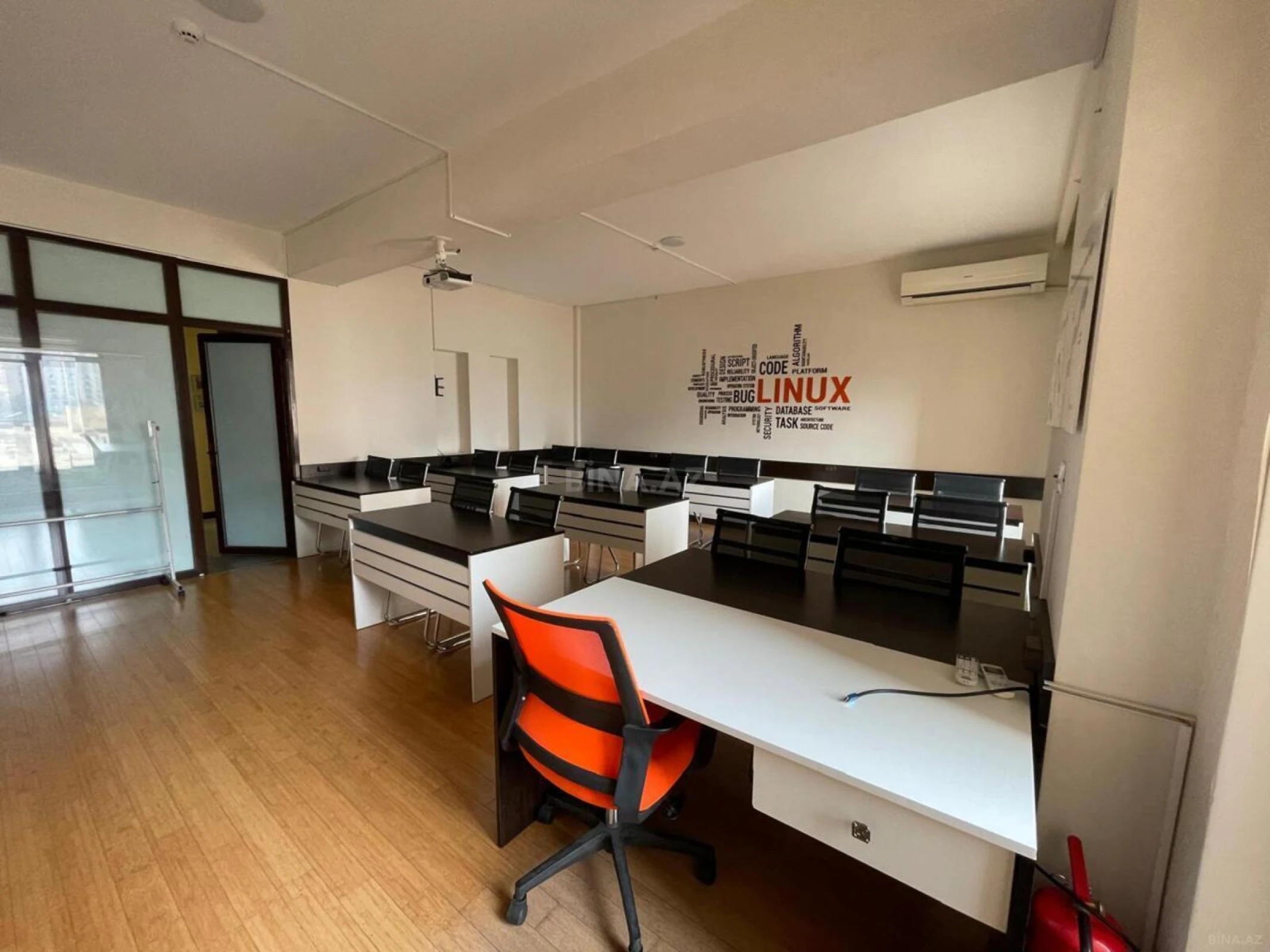 Kirayə verilir 4 otaqlı ofis 150 m²