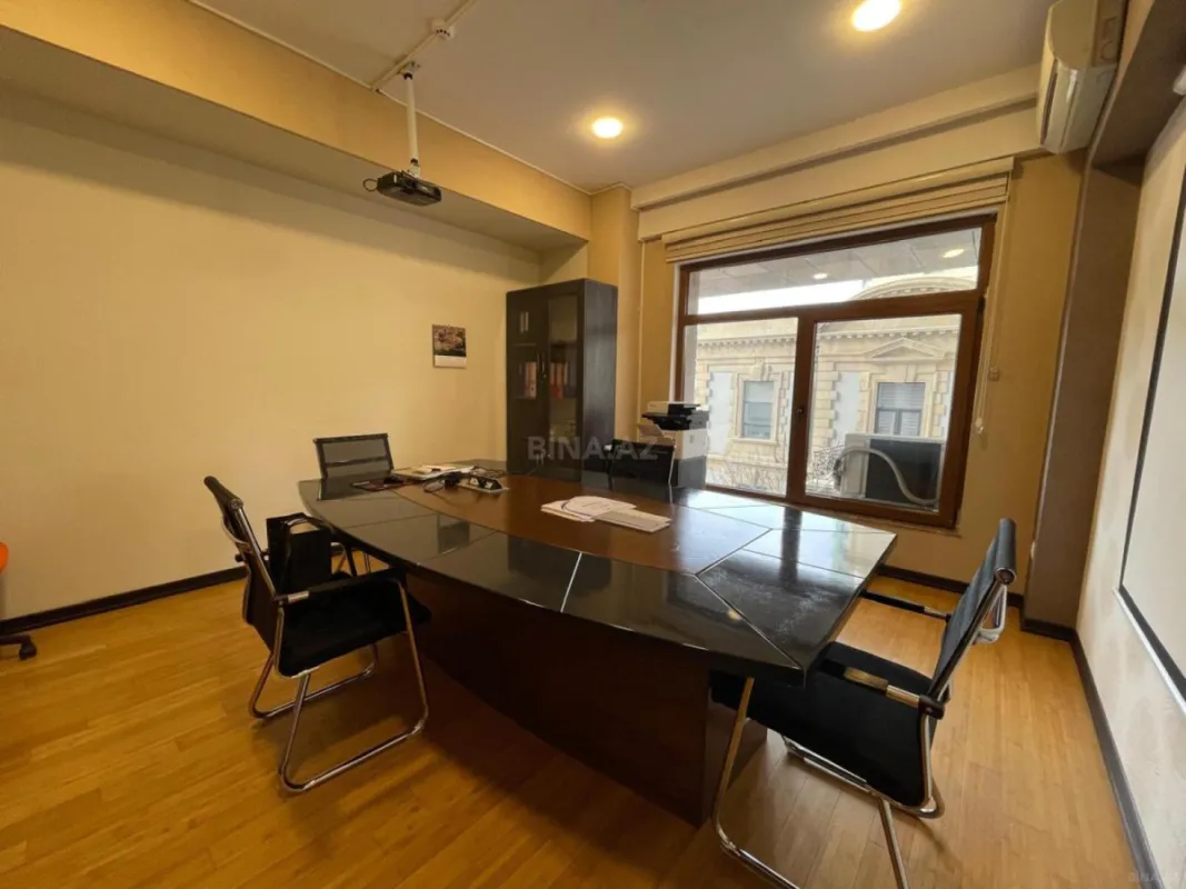 Kirayə verilir 4 otaqlı ofis 150 m²