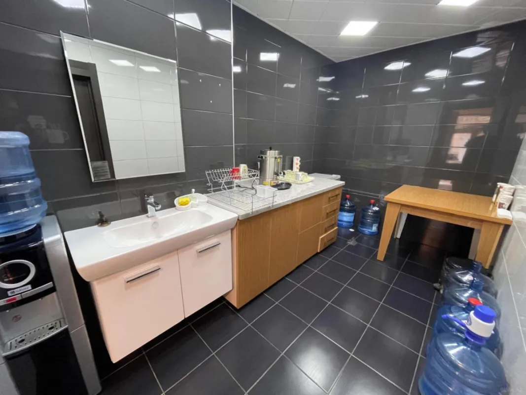 Kirayə verilir 4 otaqlı ofis 150 m²