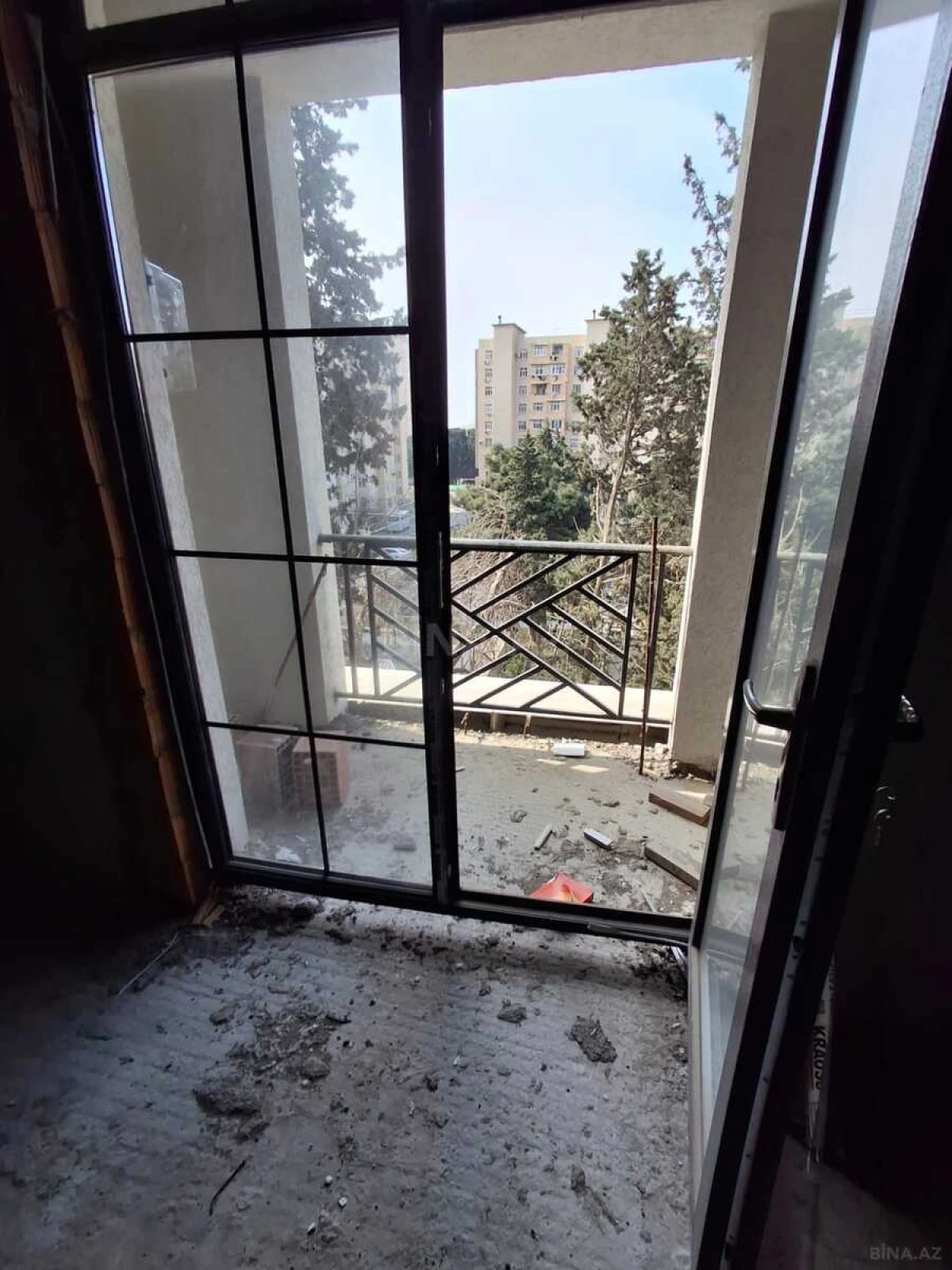 Satılır 2 otaqlı mənzil 82 m²