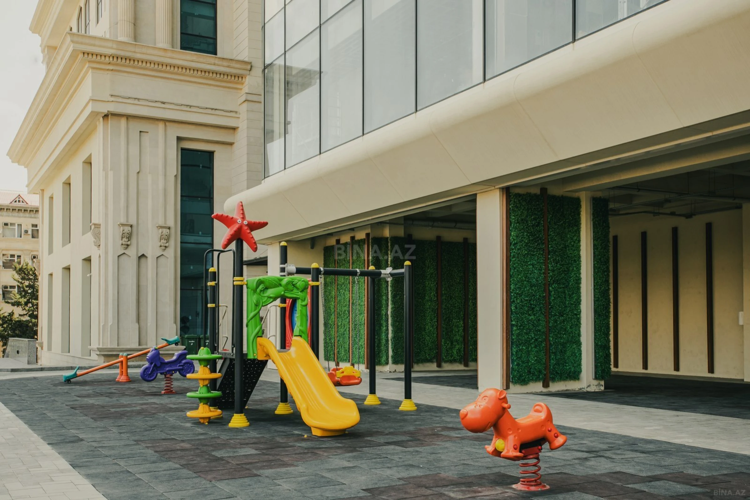 Satılır 4 otaqlı mənzil 147.8 m²