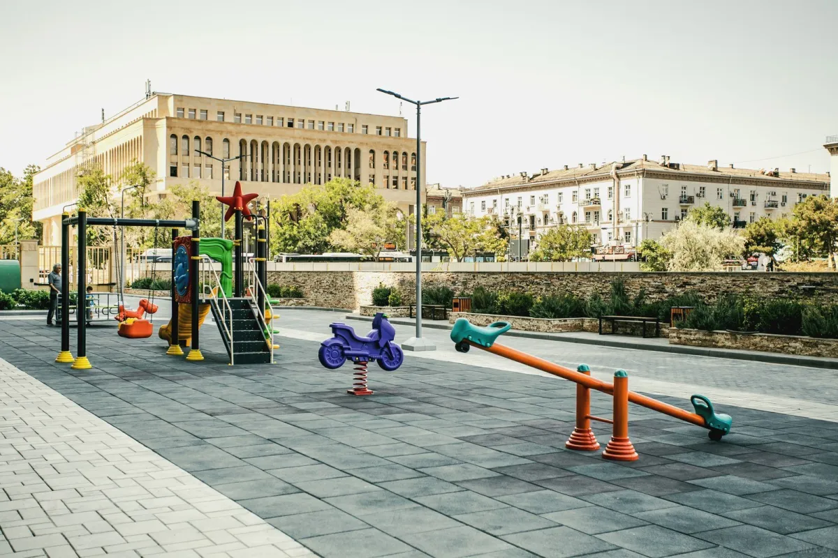 Satılır 4 otaqlı mənzil 147.8 m²