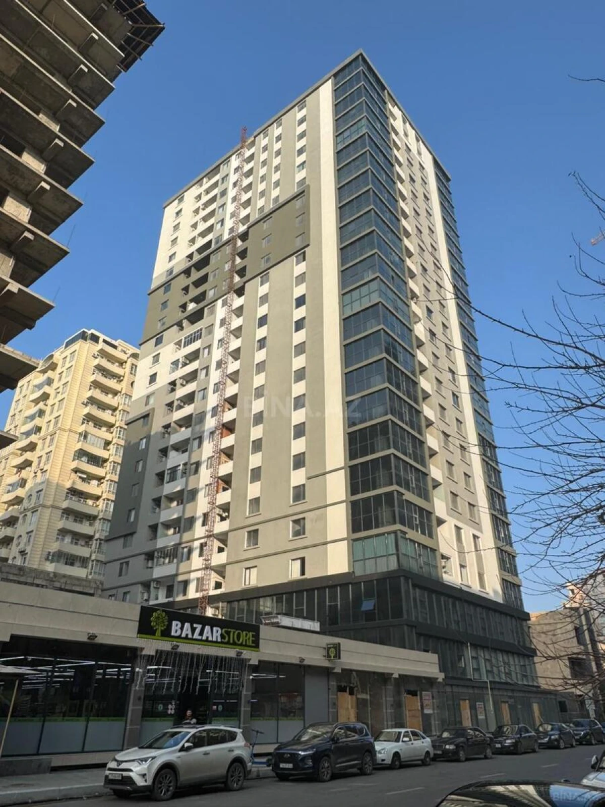 Satılır 4 otaqlı mənzil 186 m²