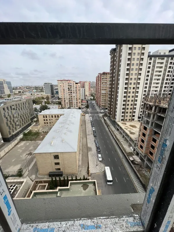 Satılır 4 otaqlı mənzil 186 m²