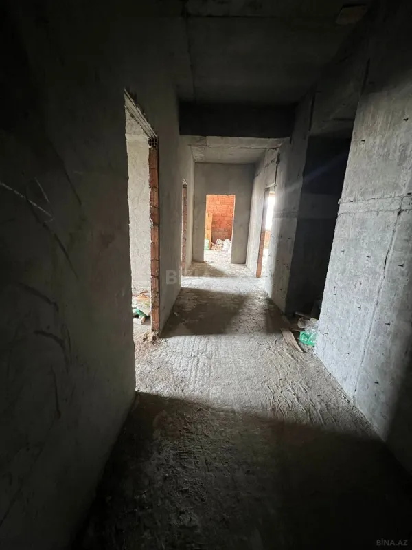 Satılır 4 otaqlı mənzil 186 m²