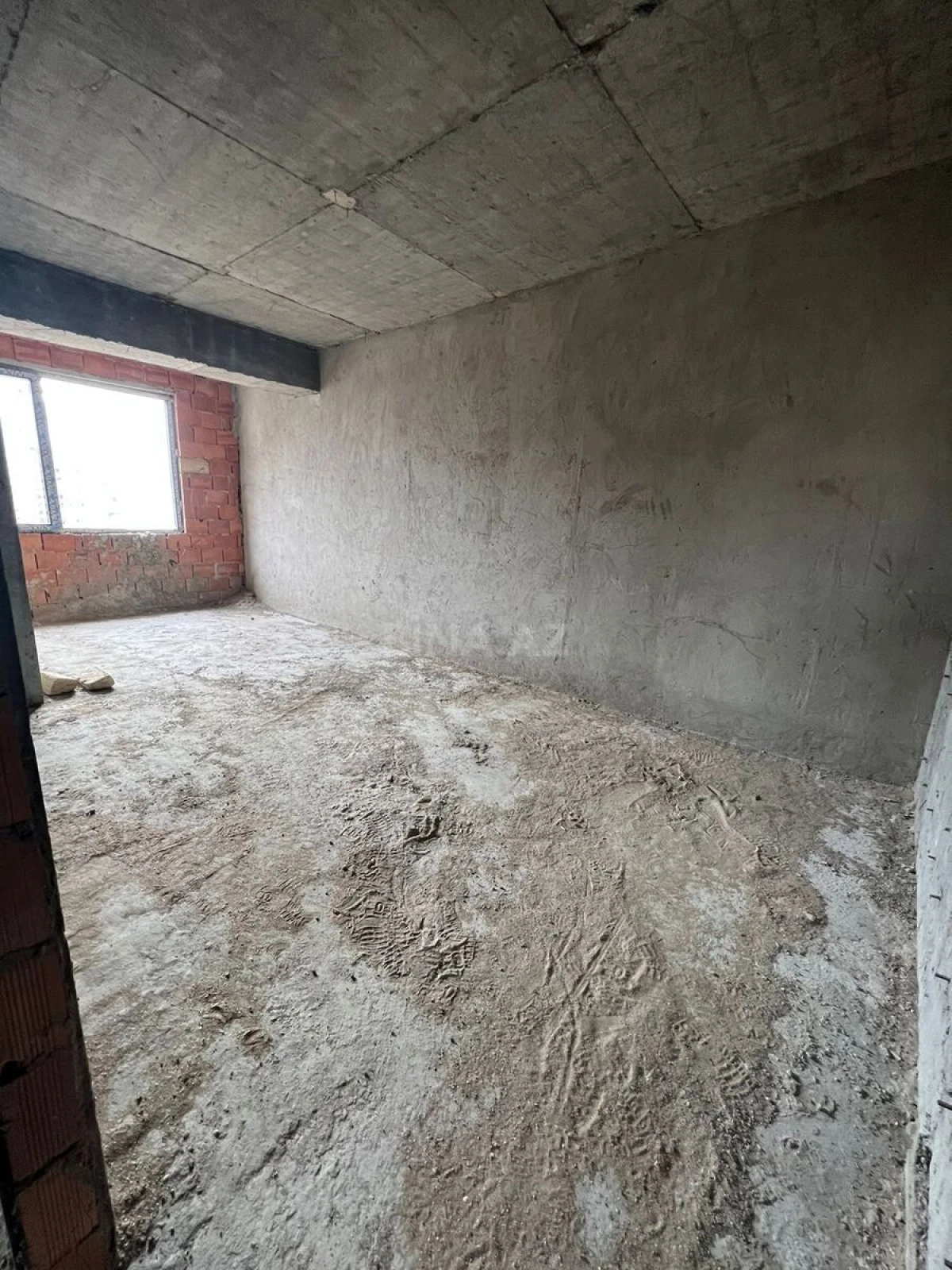 Satılır 4 otaqlı mənzil 186 m²