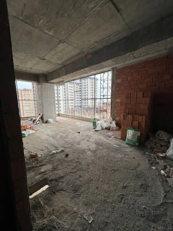 Satılır 4 otaqlı mənzil 186 m²