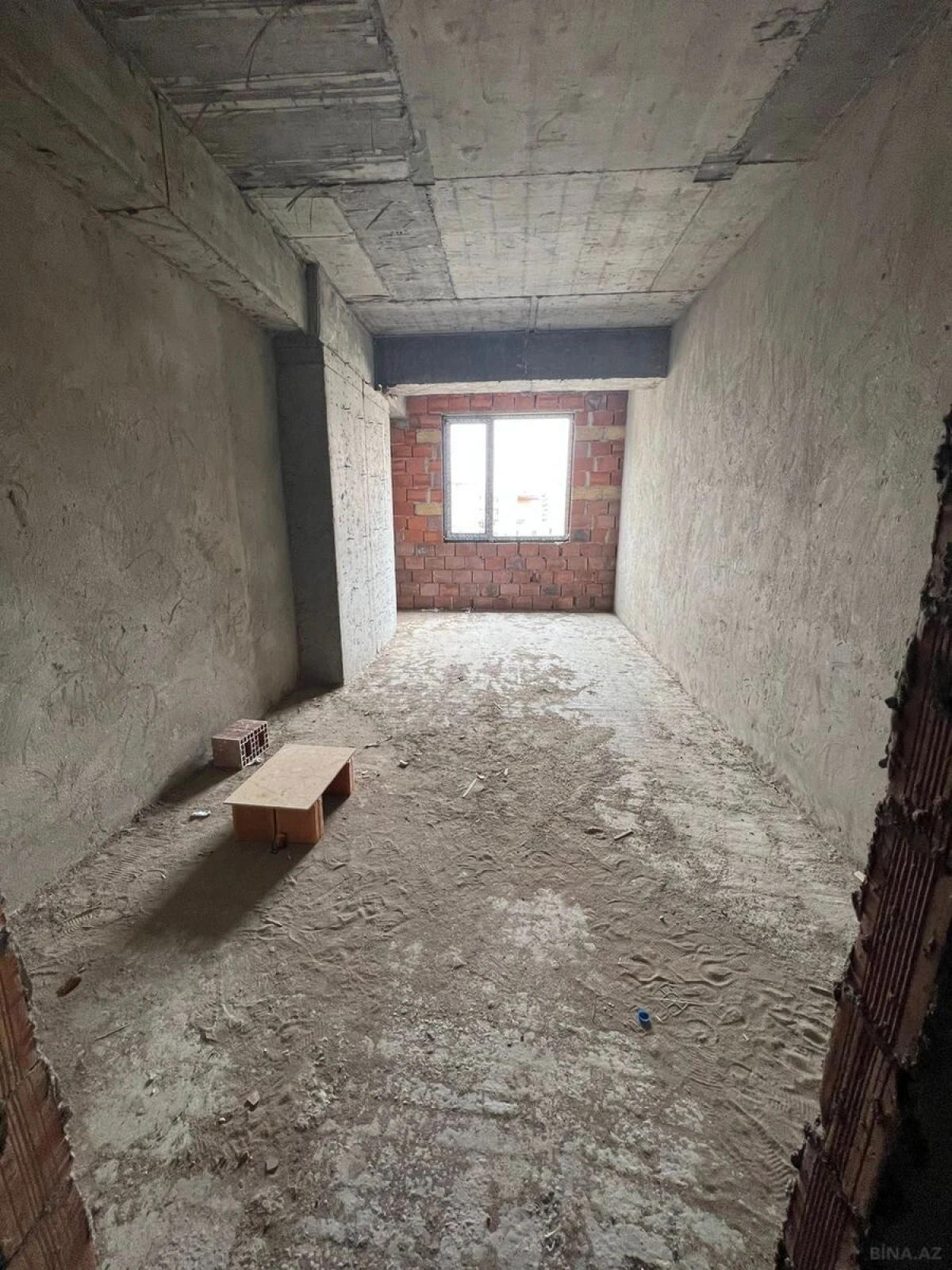 Satılır 4 otaqlı mənzil 186 m²