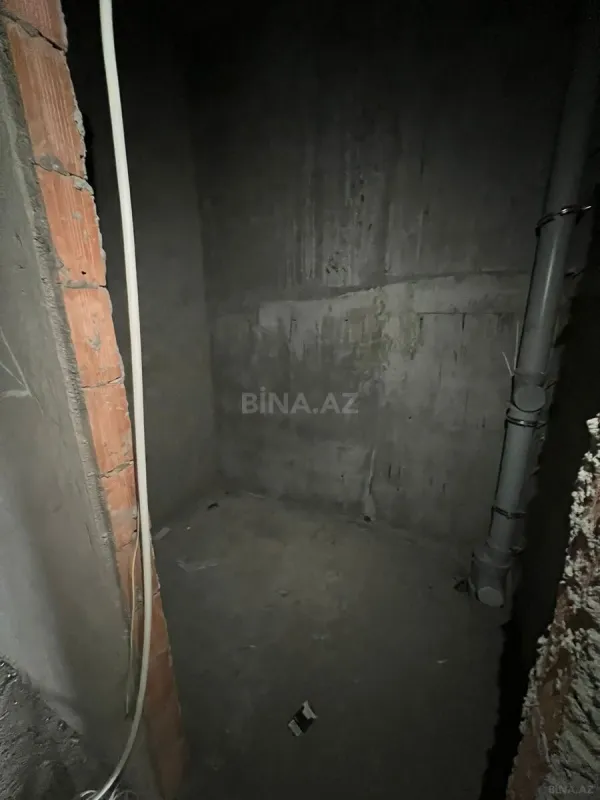 Satılır 4 otaqlı mənzil 186 m²