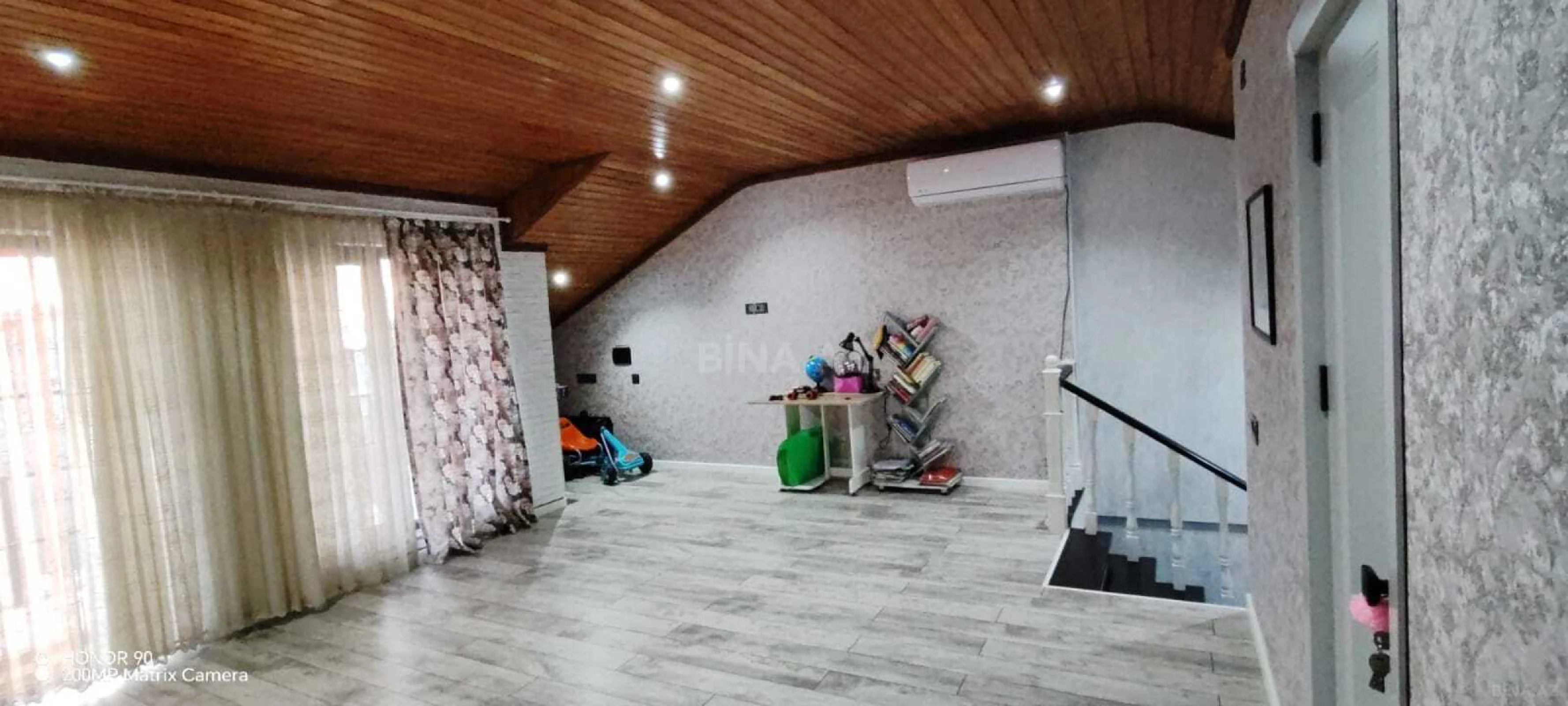 Satılır 5 otaqlı həyət evi 136.7 m²