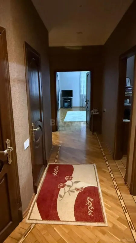 Satılır 3 otaqlı mənzil 128 m²