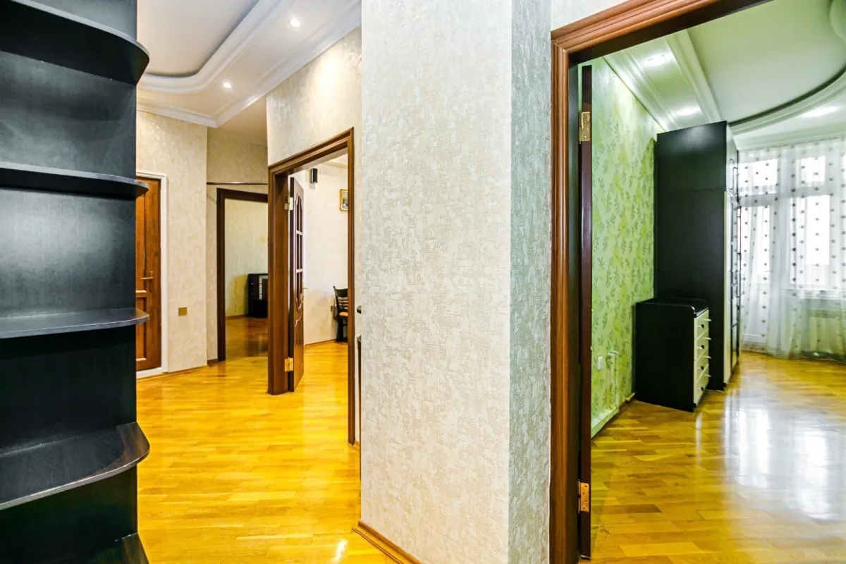 Kirayə verilir 2 otaqlı mənzil 104 m²