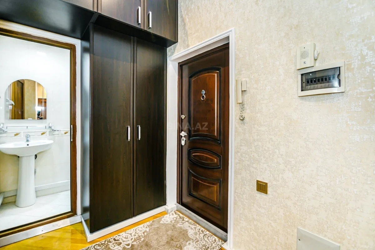 Kirayə verilir 2 otaqlı mənzil 104 m²