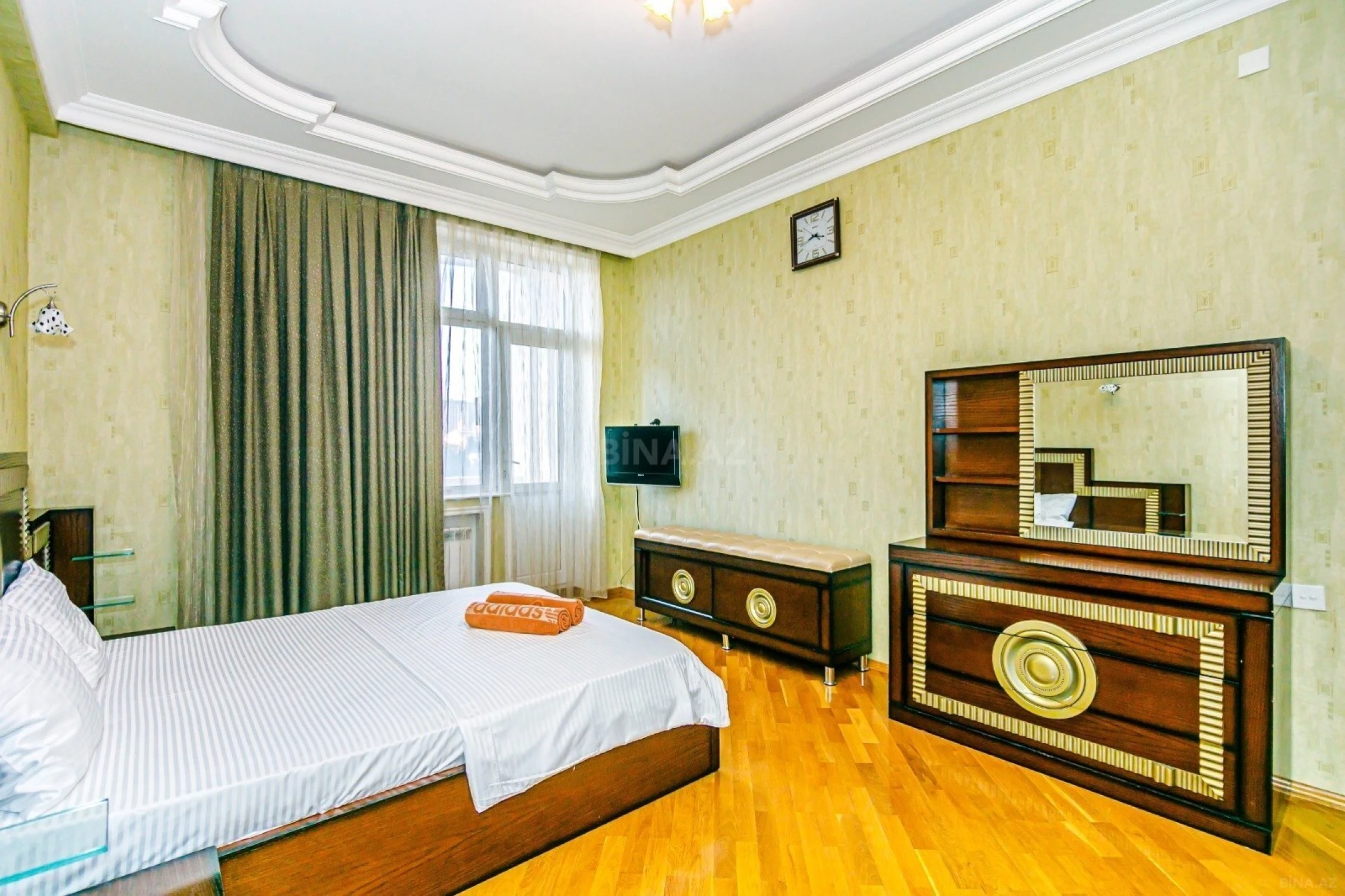 Kirayə verilir 2 otaqlı mənzil 104 m²