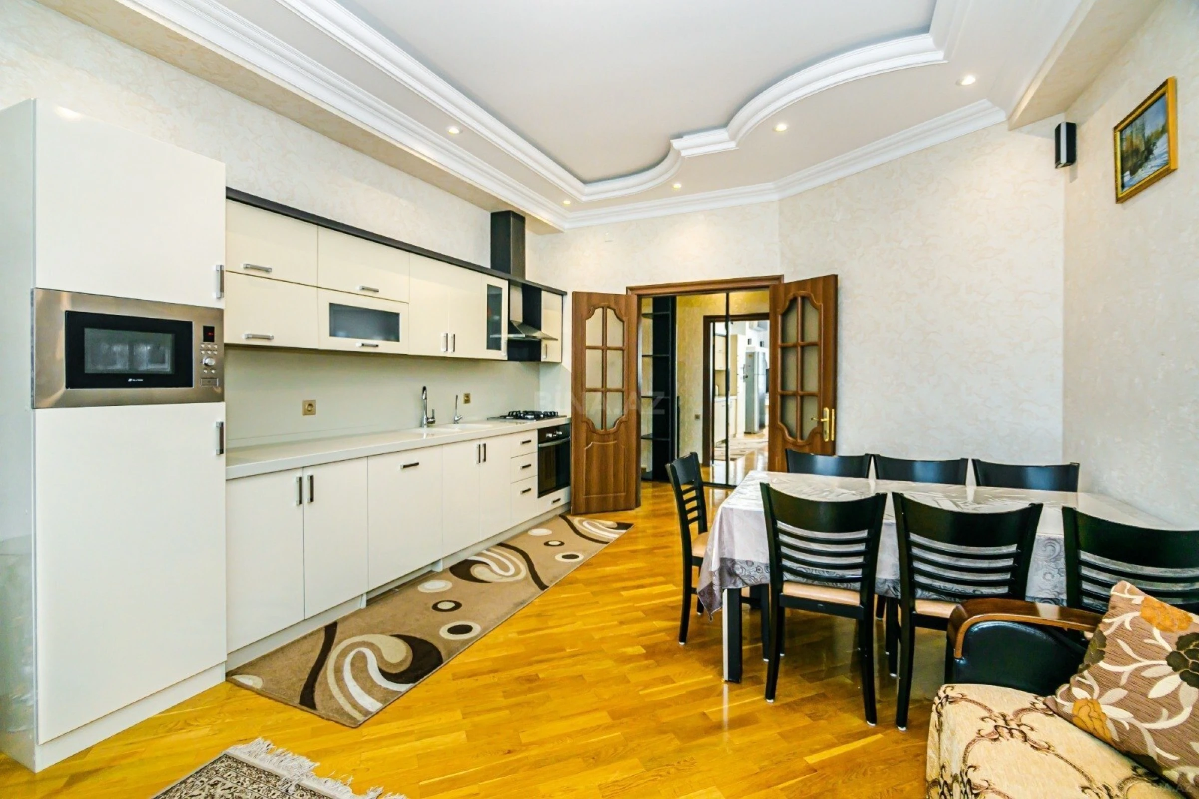 Kirayə verilir 2 otaqlı mənzil 104 m²