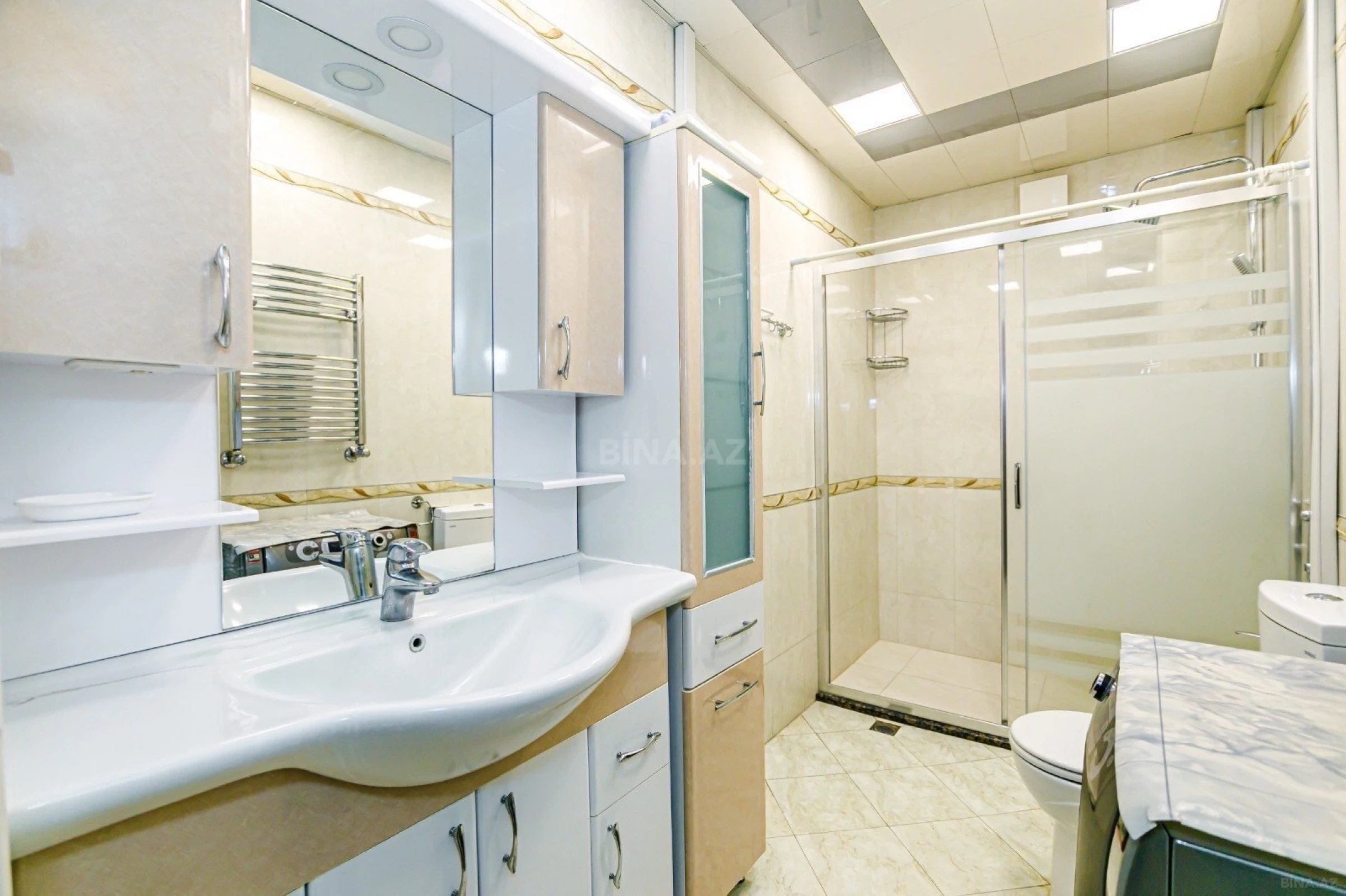 Kirayə verilir 2 otaqlı mənzil 104 m²