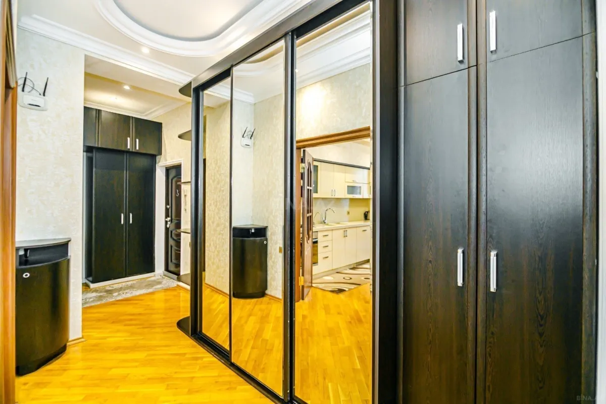 Kirayə verilir 2 otaqlı mənzil 104 m²