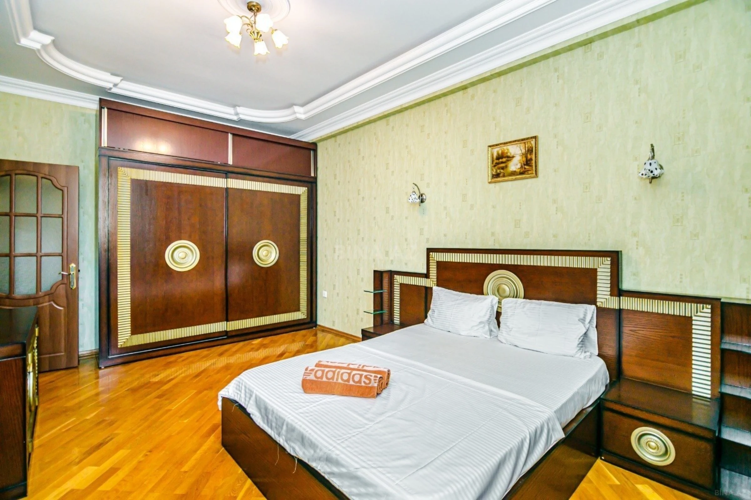 Kirayə verilir 2 otaqlı mənzil 104 m²