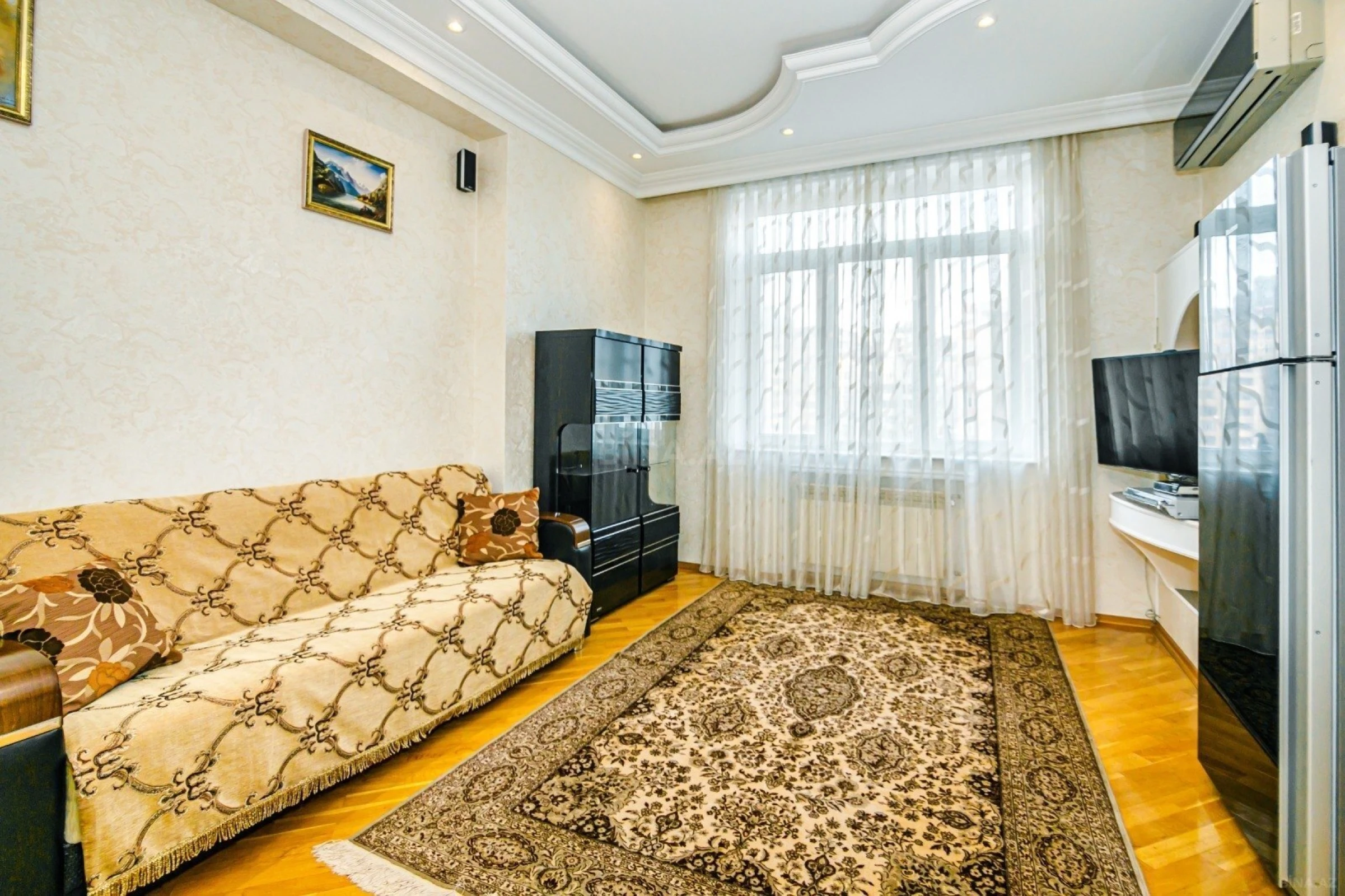 Kirayə verilir 2 otaqlı mənzil 104 m²