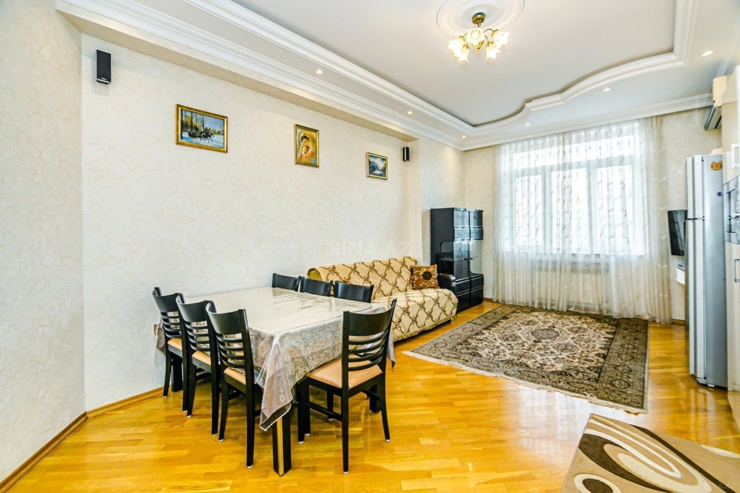 Kirayə verilir 2 otaqlı mənzil 104 m²