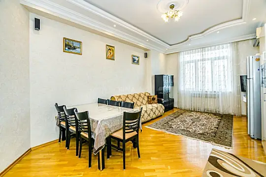 Kirayə verilir 2 otaqlı mənzil 104 m²