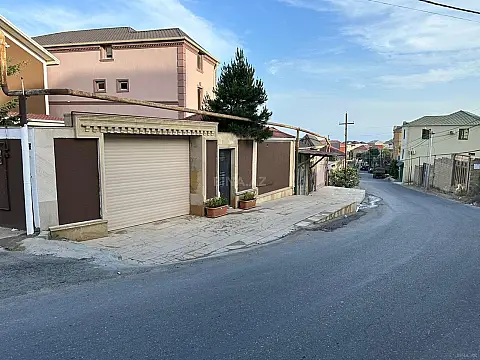 Satılır 4 otaqlı həyət evi 200 m² — Bakı, Badamdar 4 otaq 200.00 m²