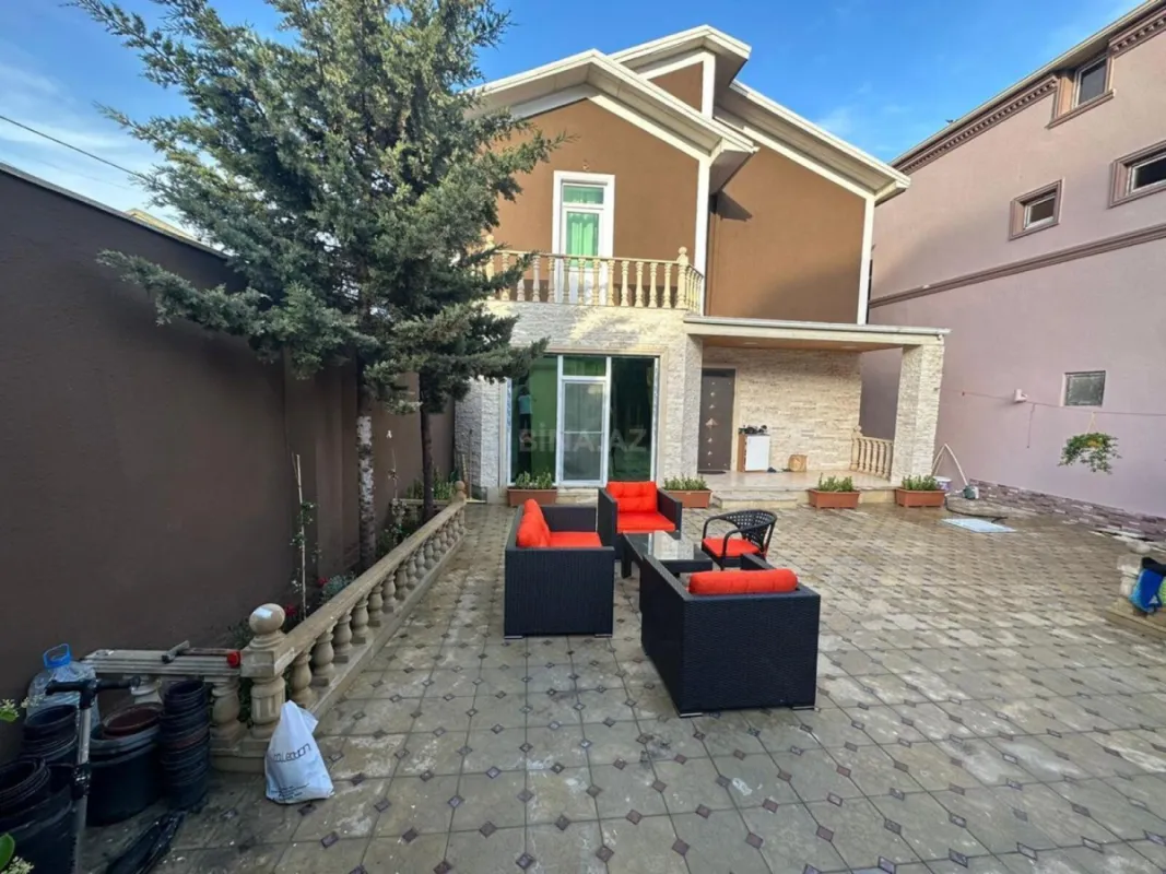 Satılır 4 otaqlı həyət evi 200 m²
