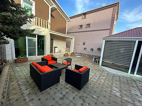 Satılır 4 otaqlı həyət evi 200 m²
