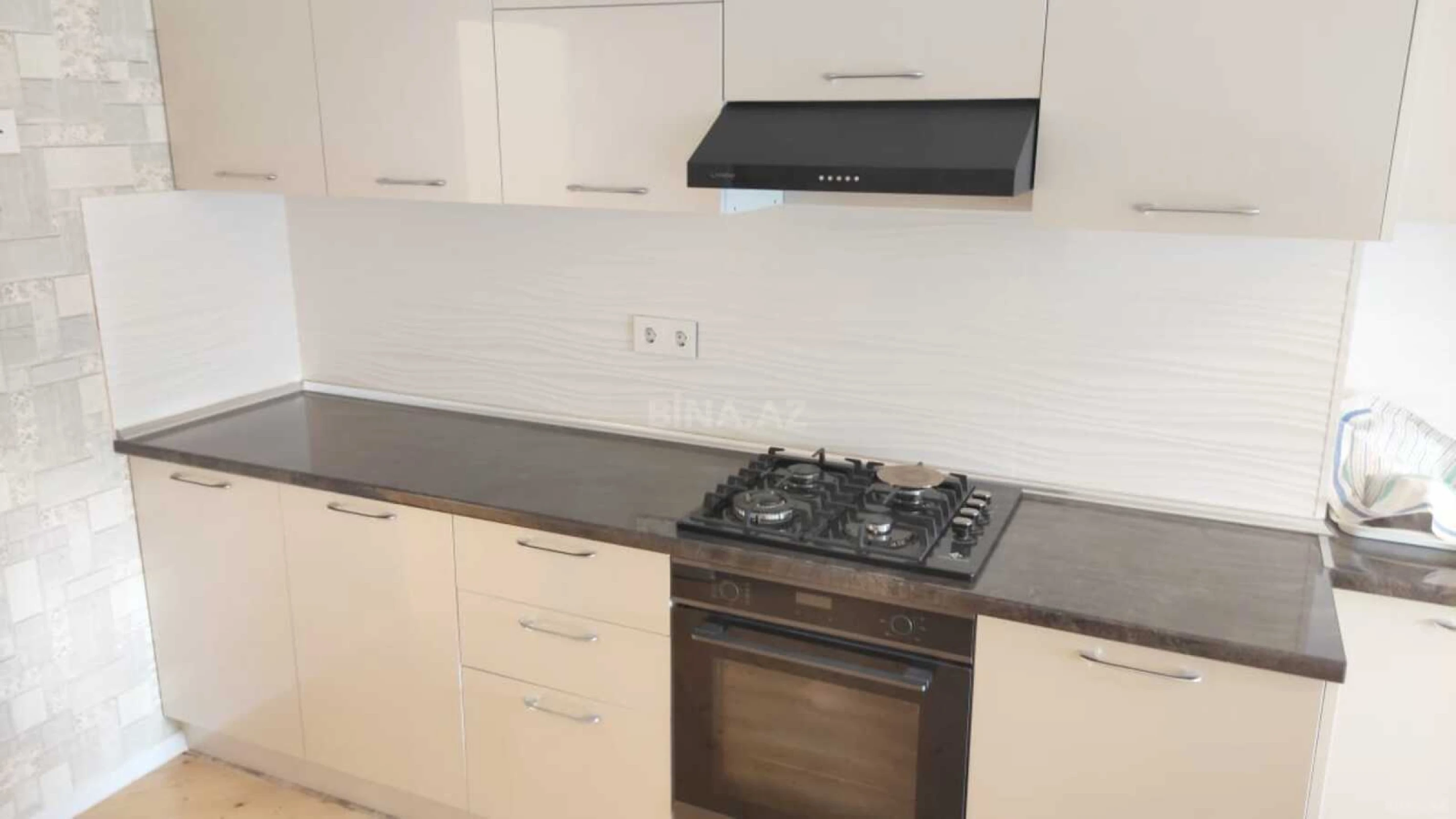Satılır 1 otaqlı mənzil 47 m²