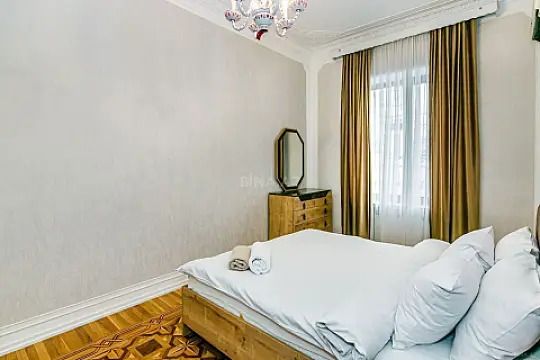 Kirayə verilir 2 otaqlı mənzil 95 m²