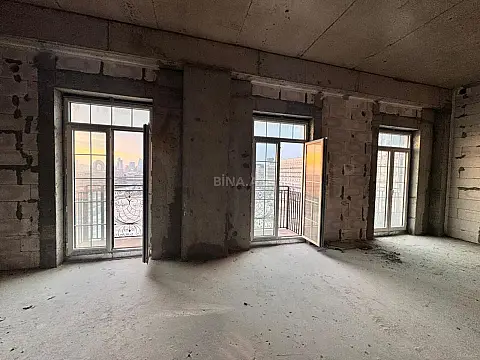 Satılır 4 otaqlı mənzil 185 m²