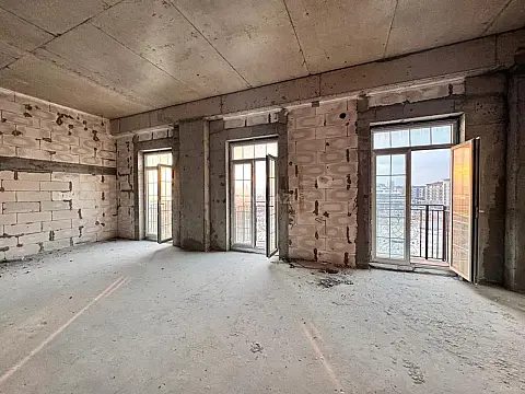 Satılır 4 otaqlı mənzil 185 m²