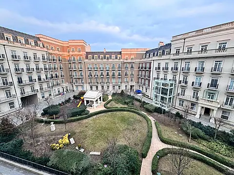 Satılır 4 otaqlı mənzil 185 m²