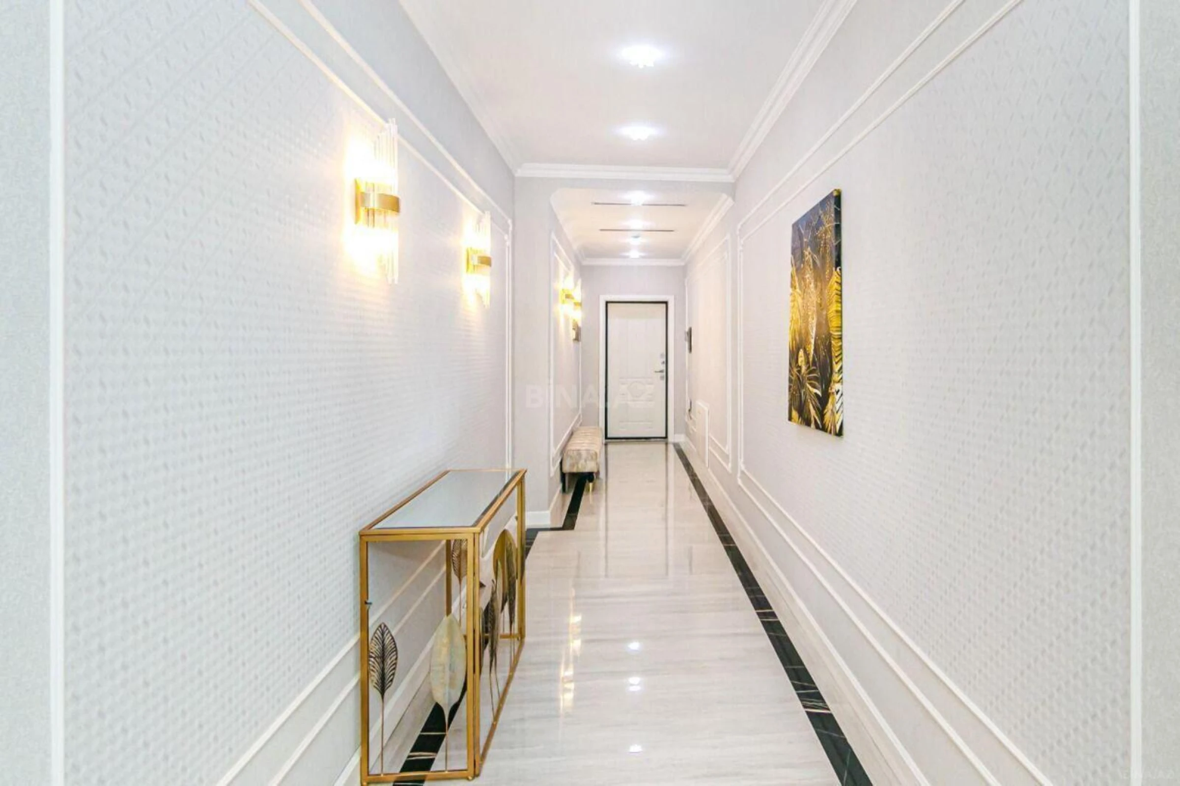 Kirayə verilir 2 otaqlı mənzil 105 m²