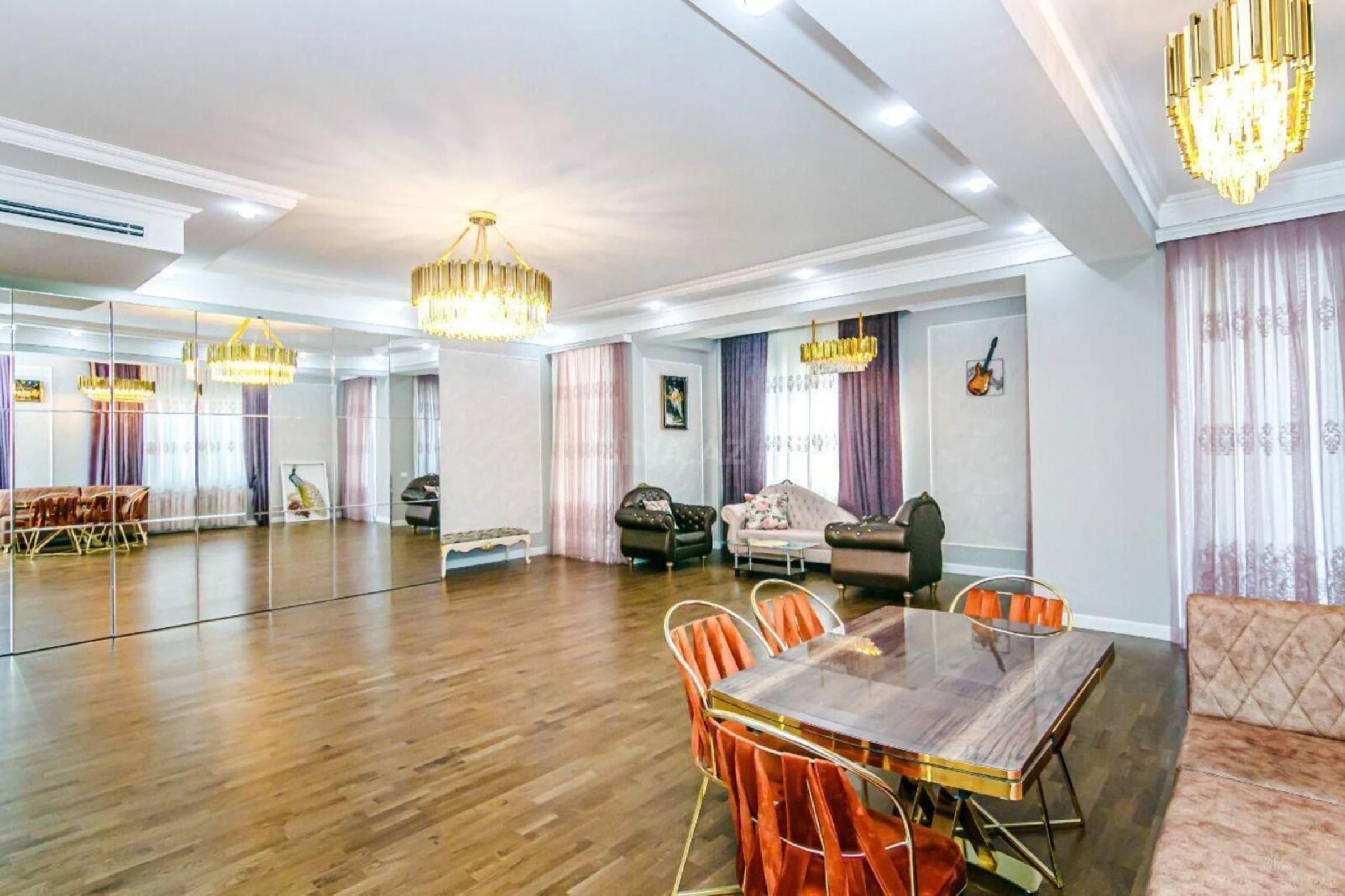 Kirayə verilir 2 otaqlı mənzil 105 m²