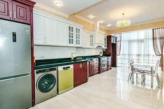 Kirayə verilir 2 otaqlı mənzil 105 m²