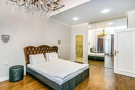 Kirayə verilir 2 otaqlı mənzil 105 m²