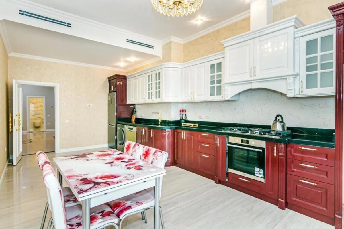 Kirayə verilir 2 otaqlı mənzil 105 m²