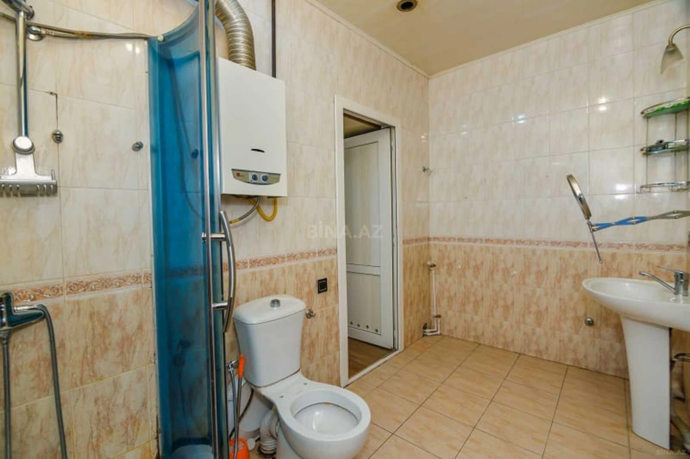 Kirayə verilir 2 otaqlı mənzil 105 m²