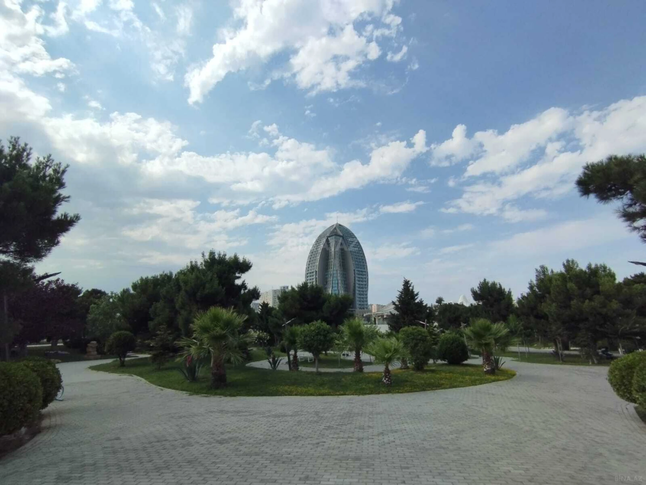 Satılır 4 otaqlı mənzil 285 m²