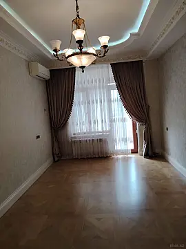 Satılır 4 otaqlı mənzil 285 m²