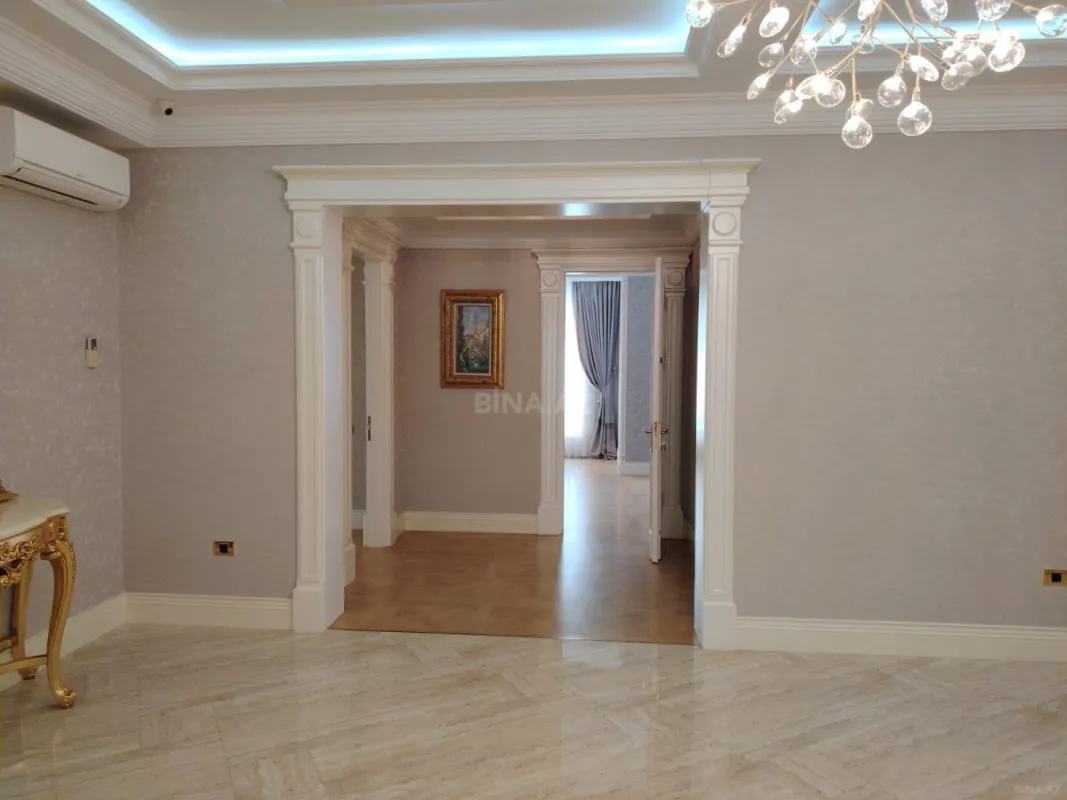 Satılır 4 otaqlı mənzil 285 m²