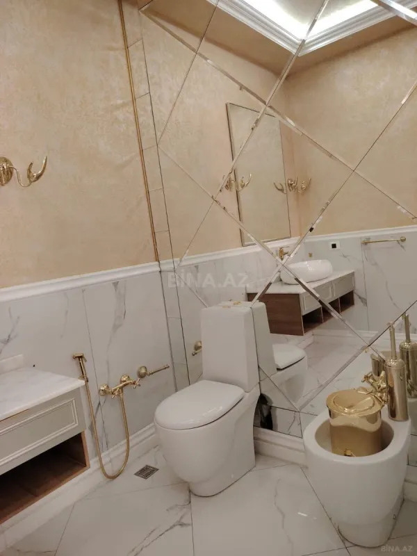 Satılır 4 otaqlı mənzil 285 m²