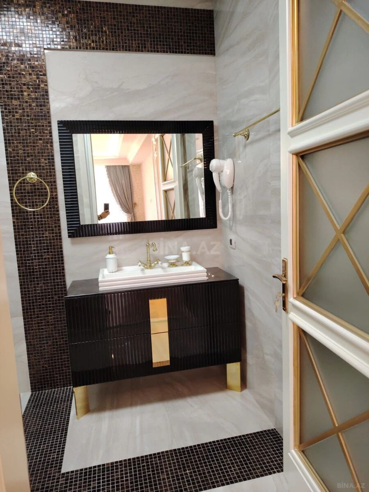 Satılır 4 otaqlı mənzil 285 m²