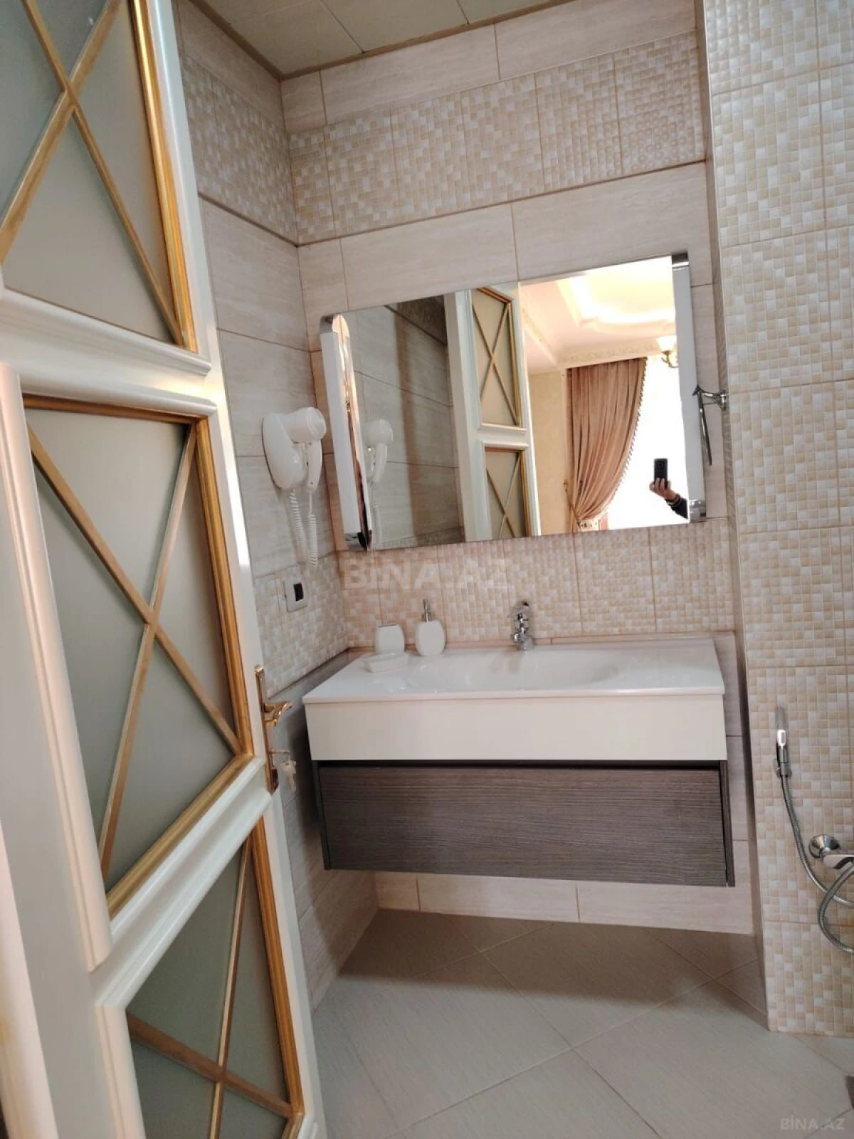 Satılır 4 otaqlı mənzil 285 m²